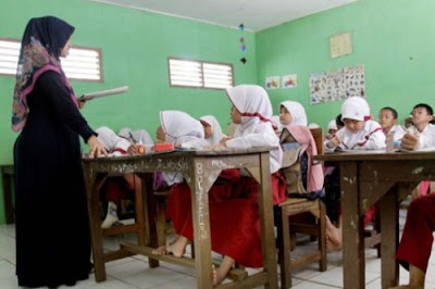  Jangan Jadikan Guru Pekerjaan Sampingan Mendikbud: Jangan Jadikan Guru Pekerjaan Sampingan