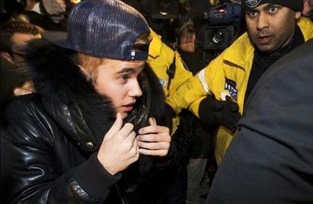 Justin Bieber assaults limo driver in Toronto