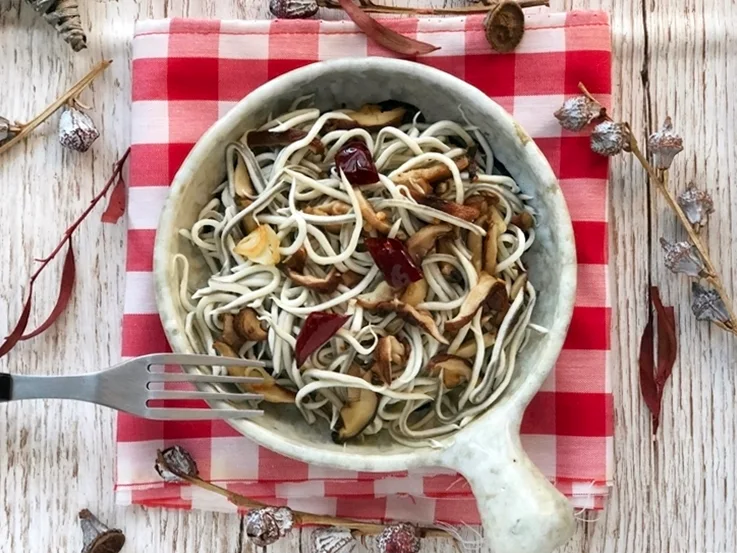 Gulas al ajillo con shiitake