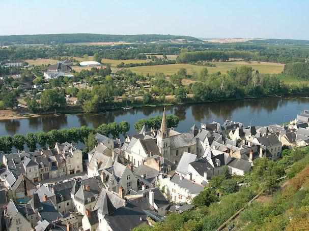 Chinon: vista da cidade e do rio, Castelos Medievais