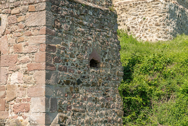 Château du Hugstein — Tour porte du 15e s.