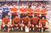 Club ATLÉTICO OSASUNA DE PAMPLONA - Pamplona, España - Temporada 1980-81 - Vicuña, Castañeda, Lecumberri, Esparza, Bayona y Macua; Iriarte, Lumbreras, Iriguibel, Echeverría y Martín - C. A. OSASUNA 1 (Iriarte) U. D. LAS PALMAS 0 - 07/09/1980 - Liga de 1ª División, jornada 1 - Pamplona, estadio del Sadar