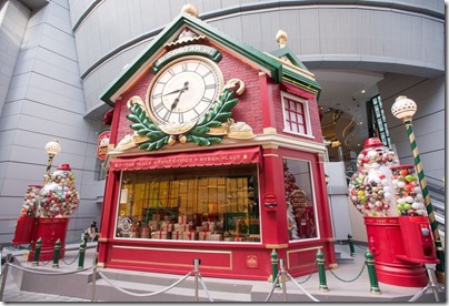 Xmas Decor in HK 2015 Lee Garden, Hysan Place 利園 希慎廣場 - RE SHARE A WISH 願望．傳遞—聖誕球企劃 (Photo taken from Elle.hk)