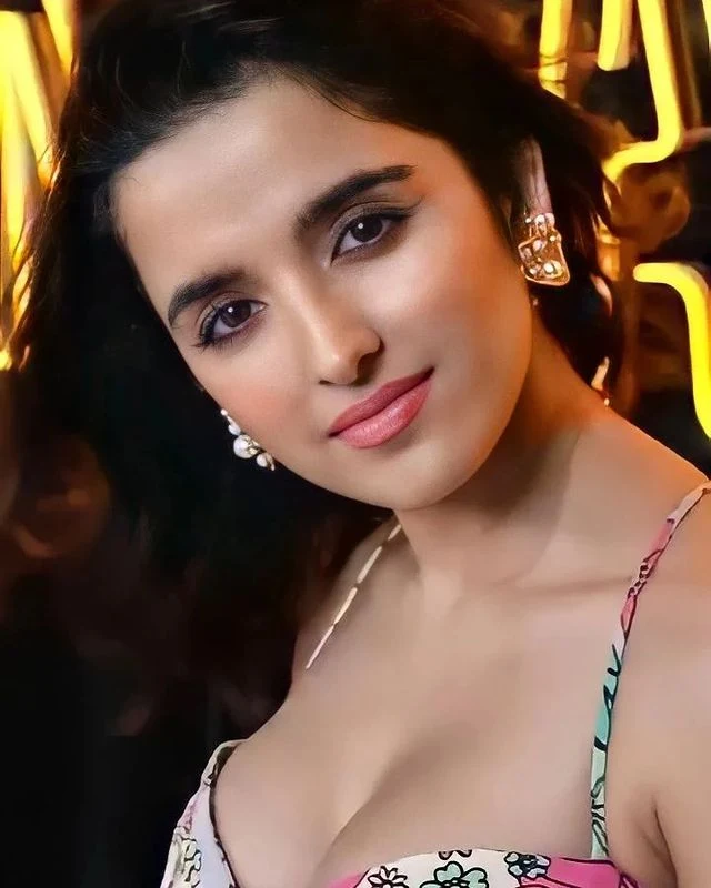 Shirley Setia Hot Big boobs and Cleavage show, Shirley Setia Hot, Shirley Setia sexy, Shirley Setia Big boobs, Shirley Setia gorgeous looks