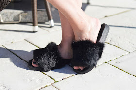 Futrzane klapki, fur, black fur shoes