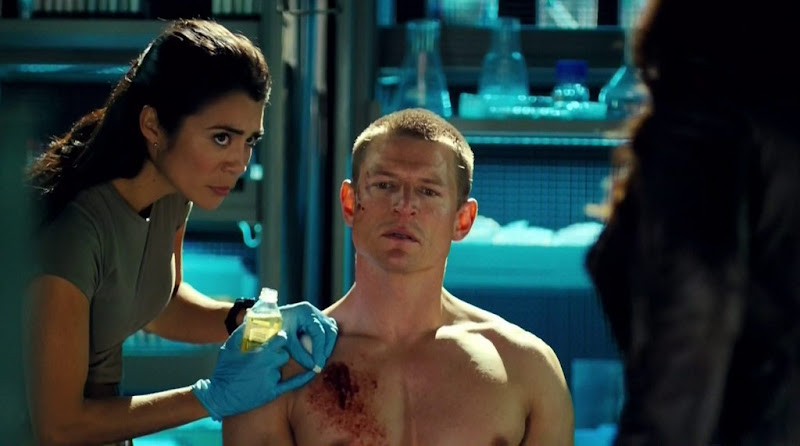 Philip Winchester Shirtless in Strike Back s3e06