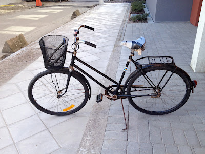 a little more beat up than many others, but single speed, comfort style cruiser