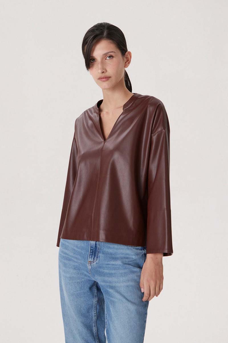 blusa de cuero Akiabara otoño invierno 2024