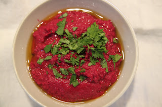  Idealny hummus z pieczonych buraków z cieciorką