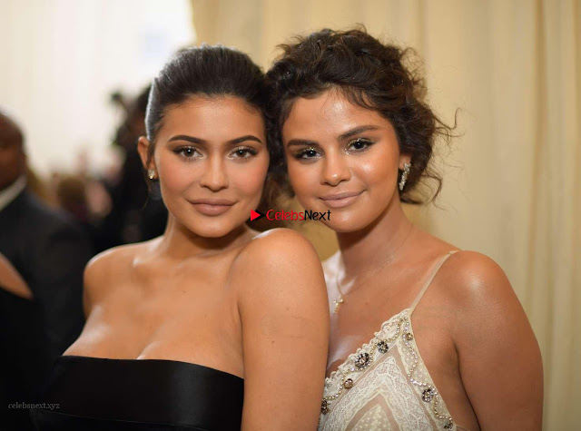 Miley Cyrus and Kylie Jenner at 2018 MET Gala Stunnign Divas ~  Exclusive 006.jpg