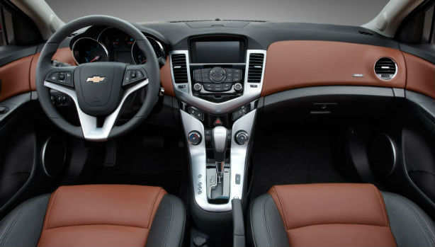 Chevrolet Cruze terbaru 2016_red_dasboard interior