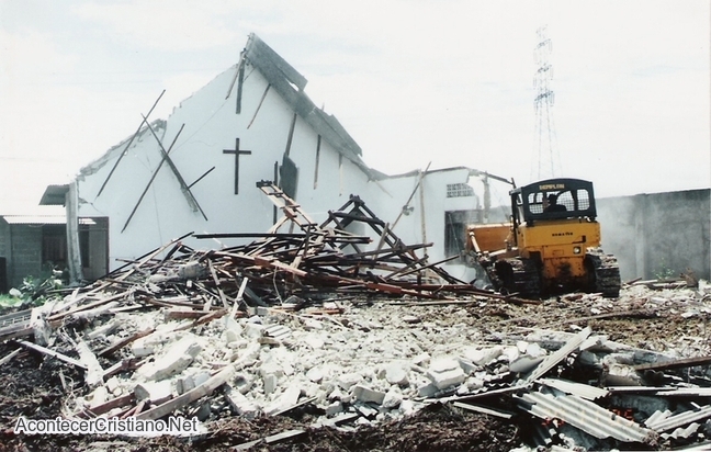 Iglesia cristiana demolida en Indonesia