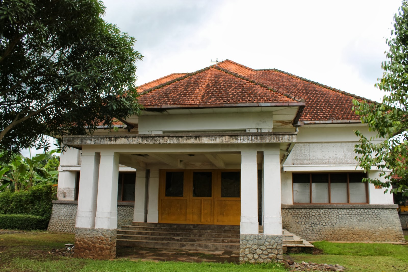 Langgam Langit Sore RUMAH  KELUARGA MO YONG DI EX MARKAS 