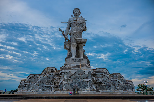 Tham quan tượng đài Nơ Trang Lơng, Daknong