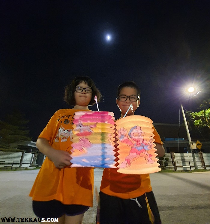 Taking Photo With The Moon During Mid Autumn Festival