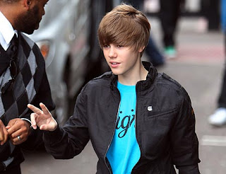 image-9-for-justin-bieber-outside-gmtv-g