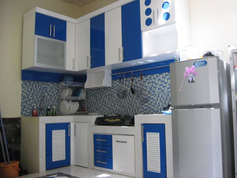 Desain Interior Kitchen Set Warna Stabilo - Kitchen Set ...