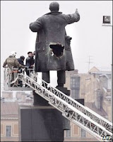 lenin statue at finland station