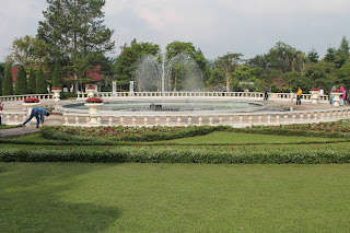 kolam air mancur taman bunga nusantara