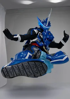 Tokusha Damashii: Kamen Rider Blades - Lion Senki Form