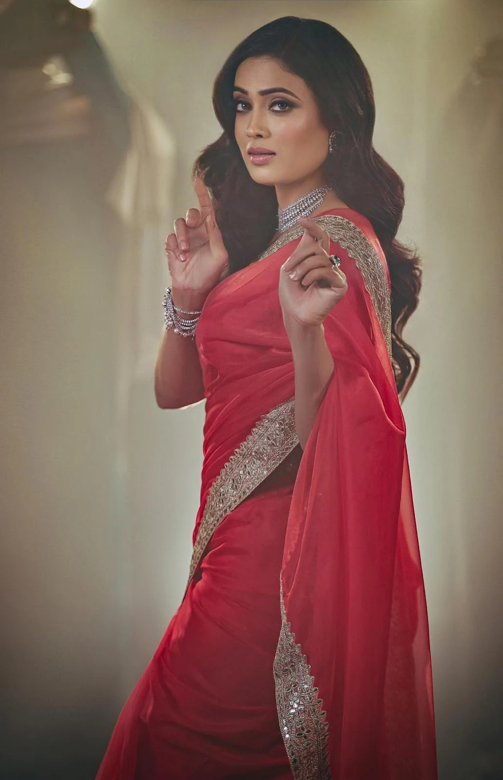 Shweta Tiwari red saree deep neckline blouse hot photoshoot