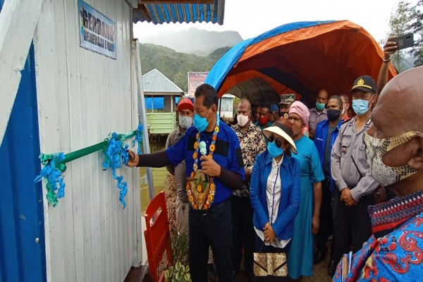 Jhon Richard Banua Resmika Pondok Potong Generasi untuk Denominasi Gereja di Kumima.lelemuku.com.jpg