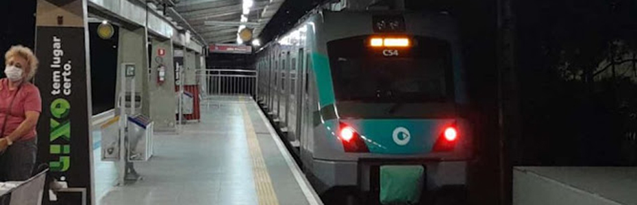 Trens voltam a circular pela Estação da Luz - Notícias - R7 São Paulo
