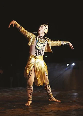 Gio Gahol as the titular character in Ateneo ENTABLADO’s Labaw Donggon: Ang Banog ng Sanlibutan, 2013 (Ateneo ENTABLADO)