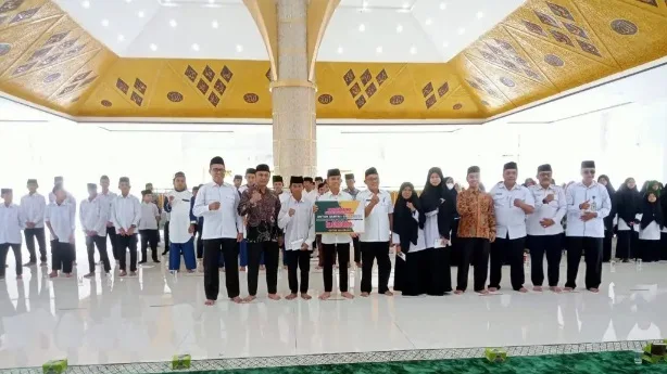 Baznas Padang Pariaman Salurkan Beasiswa Pendidikan pada 166 Santri