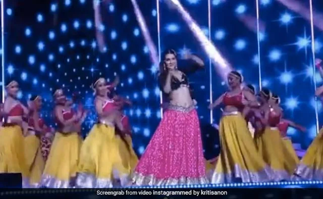 news-kriti-sanon-dance-on-kajra-re-bollywood-song-like-aishwarya-rai-video-viral-on-internet-delhi-desi-dyaan