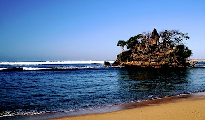 Pantai Balekambang, Tanah Lotnya Malang