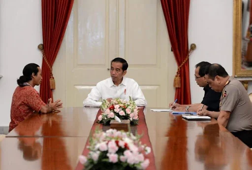 Pengemudi Truck Agus Yuda Bertemu Presiden Jokowi Di Istana Negara Setelah Jalan Kaki Mojokerto-Jakarta 26 Hari 