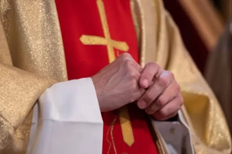Pastor Paroki Kisol Dikabarkan Terlibat Skandal Seks
