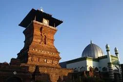 tempat wisata di indonesia bernuansa religi