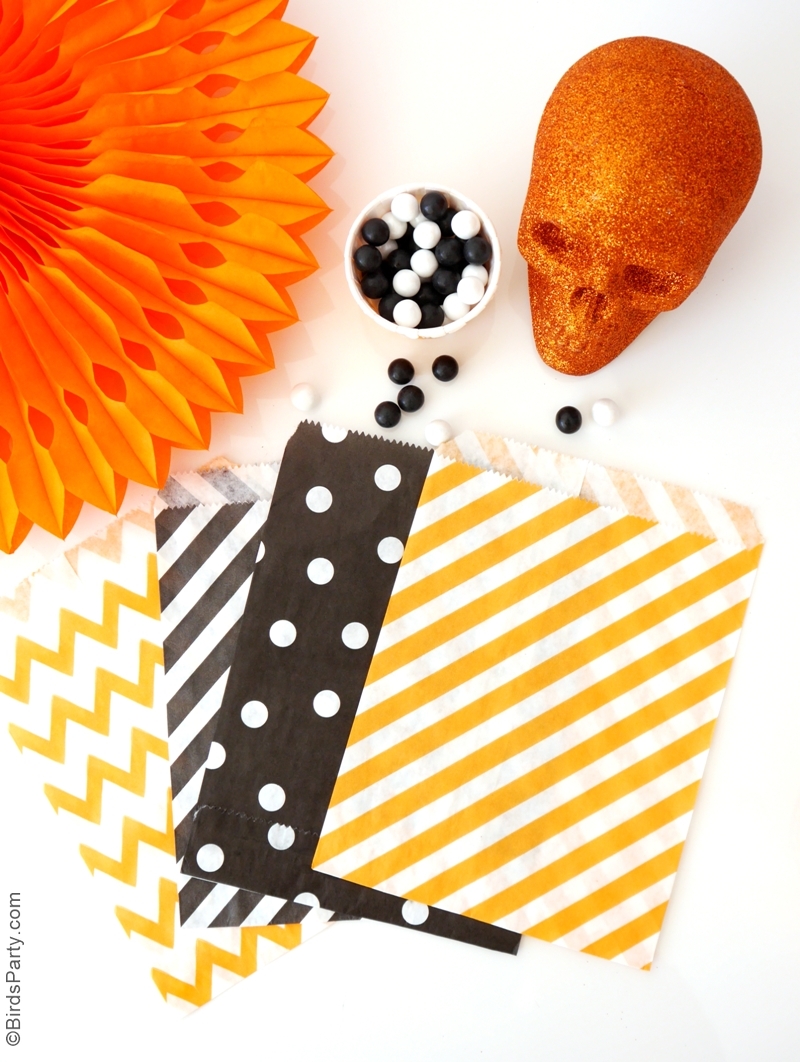 Quick & easy Halloween party decor ideas & table styling anyone can pull off | BirdsParty.com