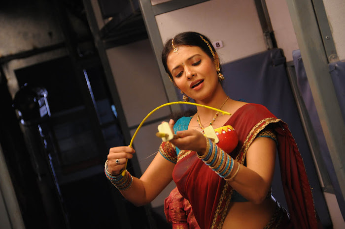 saloni from telugammayi movie unseen pics