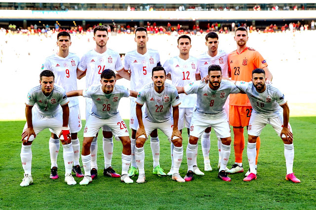 📸SELECCIÓN DE ESPAÑA 📆23 junio 2021 ⬆️Gerard Moreno, Aymeric Laporte, Sergio Busquets, Eric García, Álvaro Morata, Unai Simón.  ⬇️César Azpilicueta, Pedri, Pablo Sarabia, Koke y Jordi Alba. SELECCIÓN DE ESLOVAQUIA 0 🆚 SELECCIÓN DE ESPAÑA 5 Miércoles 23/06/2021, 18:00 horas. Eurocopa 2020, XVI edición, fase de grupos, Grupo E, jornada 3. Sevilla, España, estadio de La Cartuja: 11.204 espectadores (aforo restringido). GOLES: ⚽0-1: 29’, Dúbravka, en propia puerta. ⚽0-2: 45+3’, Laporte. ⚽0-3: 55’, Sarabia. ⚽0-4: 66’, Ferran Torres. ⚽0-5: 71’, Kucka, en propia puerta.