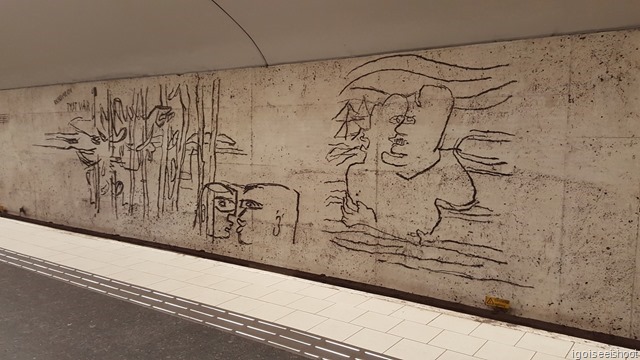 Östermalmstorg Station features the work of Siri Derkert, one of Sweden’s most famous artists in the 20th century, on the walls by the tracks. 