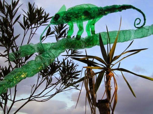 Veronika Richterová esculturas de plástico garrafas pet recicladas animais plantas
