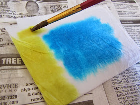 15 Minute Art Project: Hand Painted Tissue Paper {for gift bags} This is a lesson in pattern. [The Unlikely Homeschool]