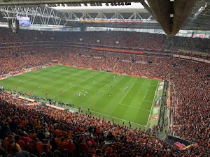 Galatasaray Fenerbahçe maçı öncesinde futbolcular kavga etti