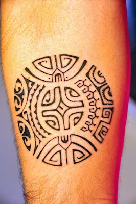 tatuaje maori cruz marquesa