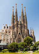 . einem Fahrstuhl auf die Turmspitze der Sagrada Familia fahren und eine . (sagrada familia)