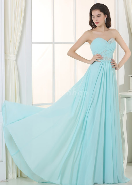 "8 Classic Dresses for Prom" Blog Post/Article by @TheGracefulMist (www.TheGracefulMist.com) - Simple Mint Dress with Heart Neckline