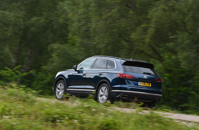 http://www.goldenautocars.com/2019/07/review-volkswagen-touareg-30-tsi-2019-uk.html