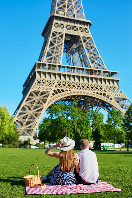 Cheap City Breaks in Paris for Couples