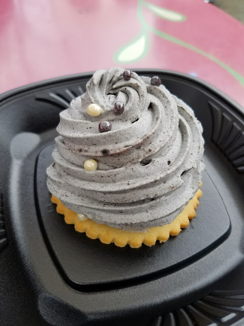 The Grey Stuff Gateau dessert at Disneyland