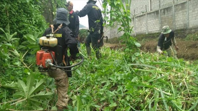 Satgas Citarum Sektor 21-01 Rancaekek Karya Bakti di Sungai Citarik Desa Sukamanah