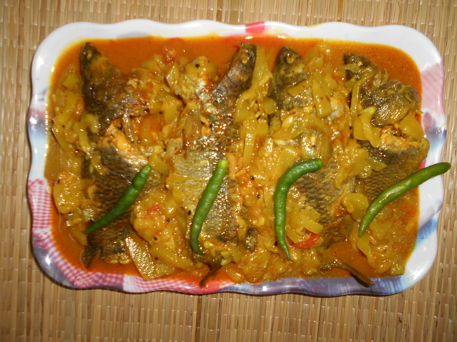Paramita's Kitchen: Lau Diye Koi Mach / Koi Fish With Bottle Gourd