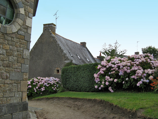 N. D. du Yaudet, Chapelle de la vierge couchee